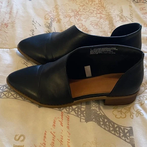 Elegant Black Women's Shoes - Picture 2 of 3